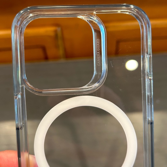 ESR Clear iPhone 14 Pro Case - Compatible with MagSafe - Picture 11 of 15